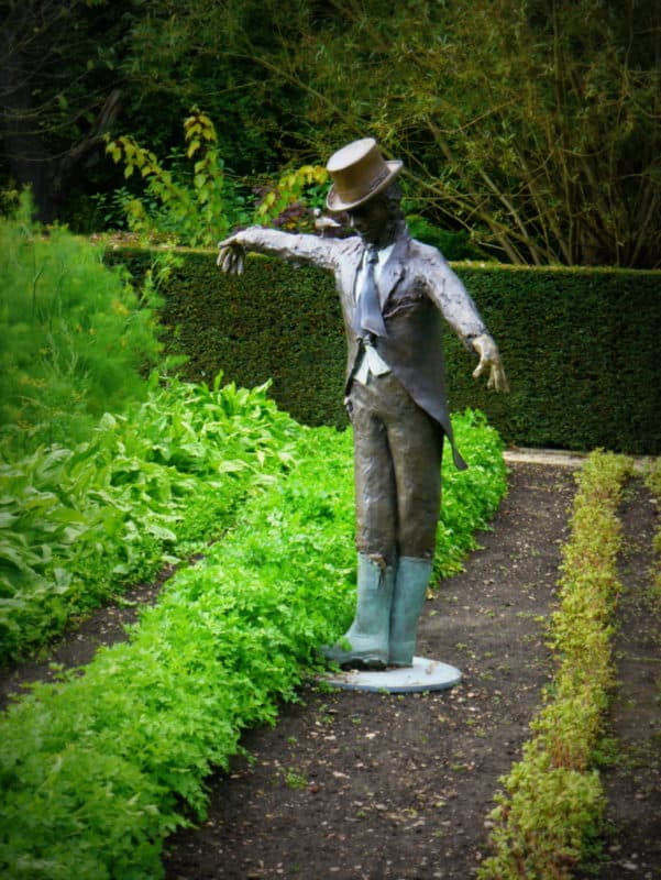 Le Manoir scarecrow - Luxury Columnist