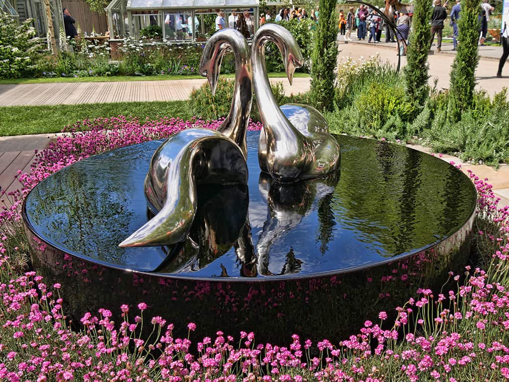 swans-chelsea-flower-show