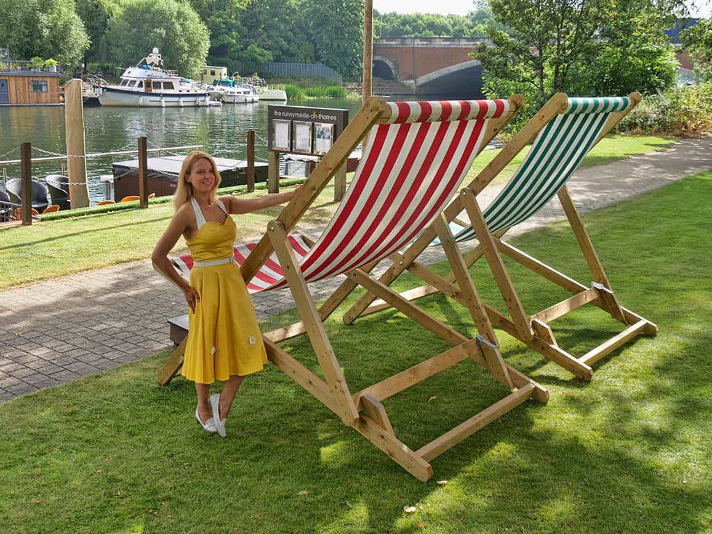 runnymede_hotel_deckchairs