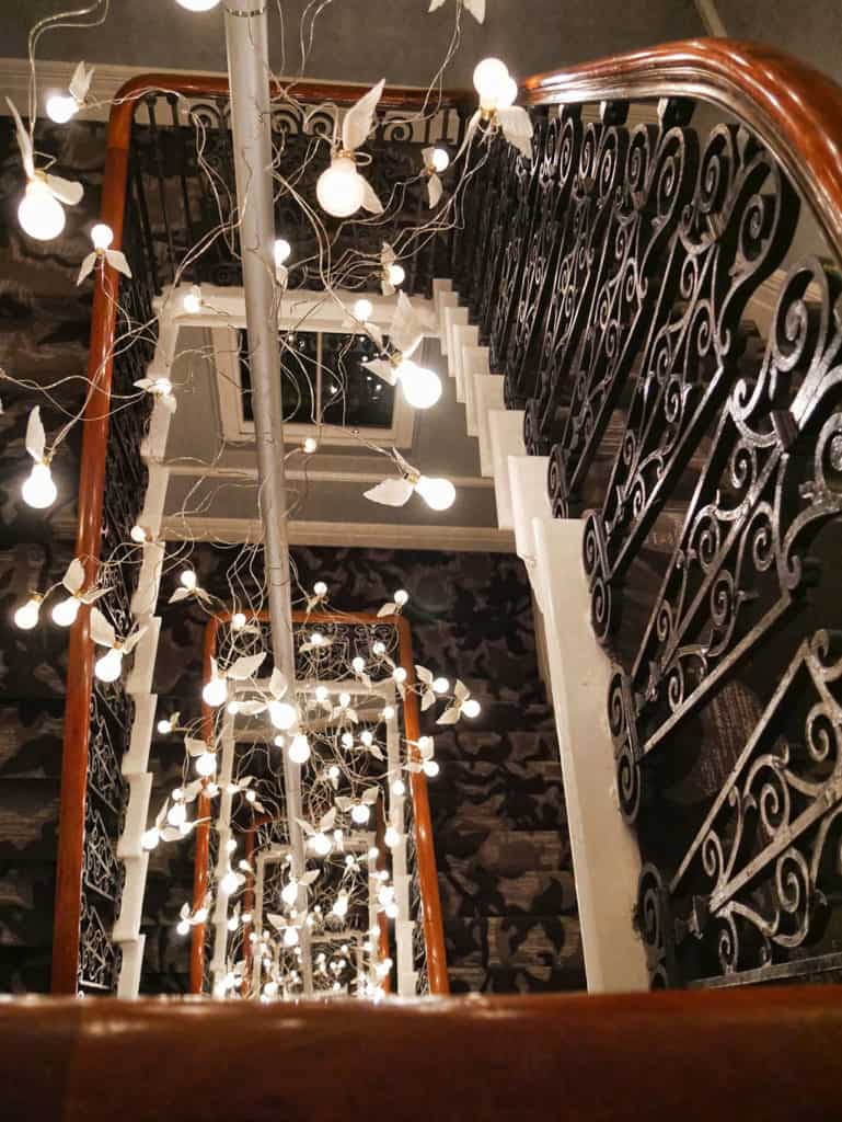 ampersand_staircase