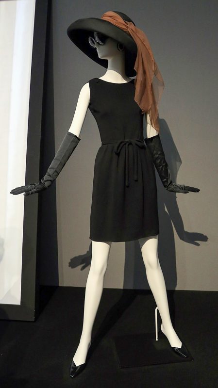 Chiếc váy đen nhỏ Givenchy do Audrey Hepburn mặc