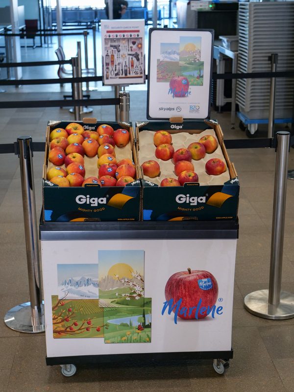  Free apples at Bolzano airport