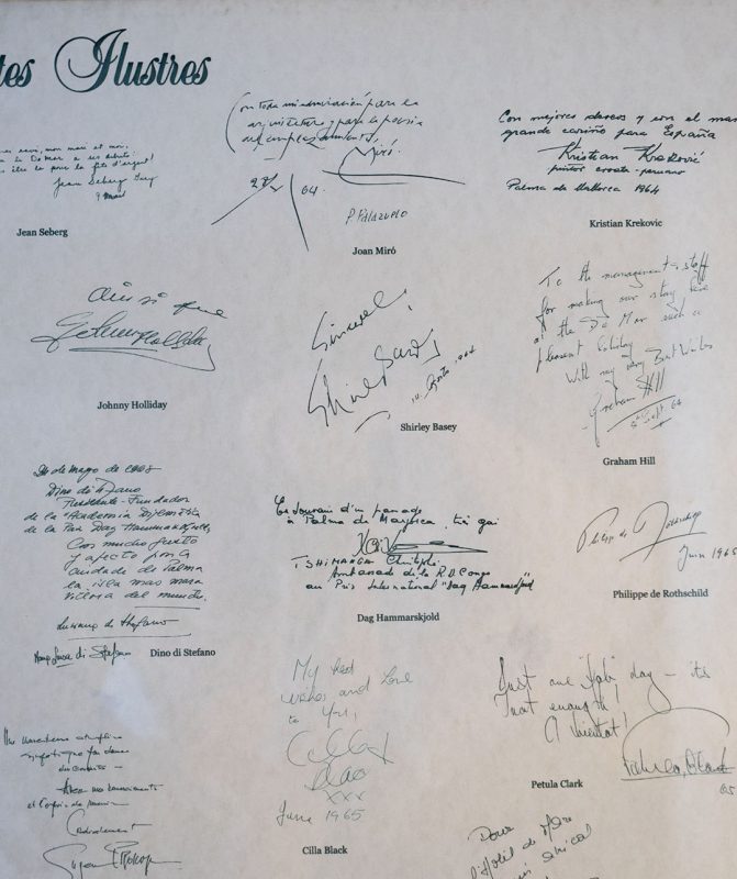 - Authographs of famous hotel visitors