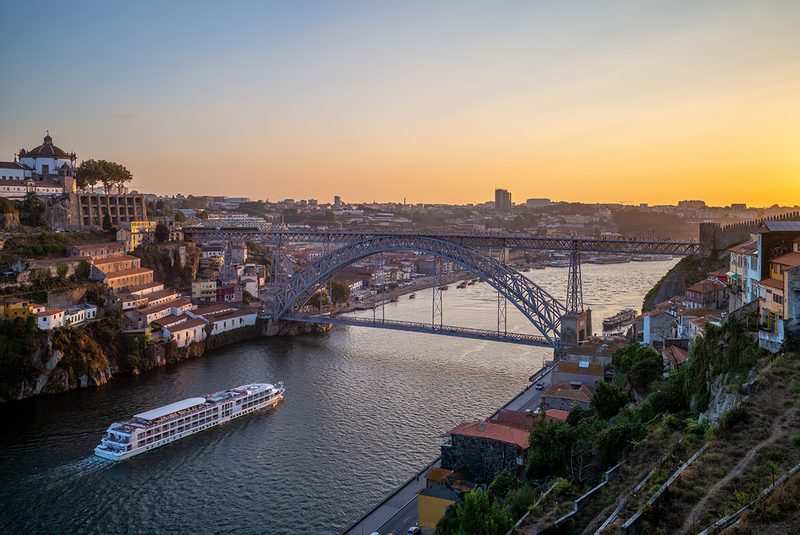 Adobe - River cruising in Porto at dusk