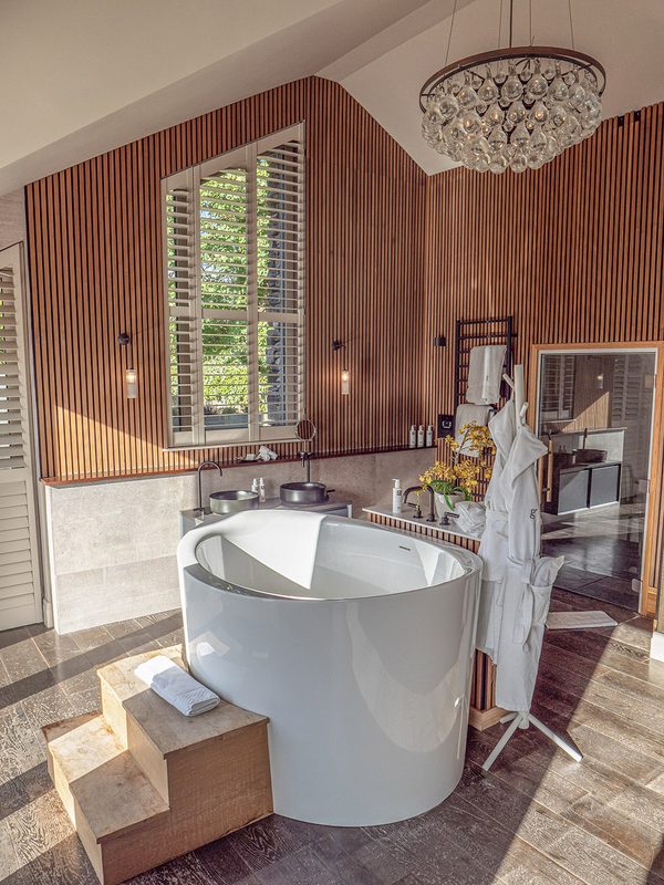 Knipe Spa Suite bath
